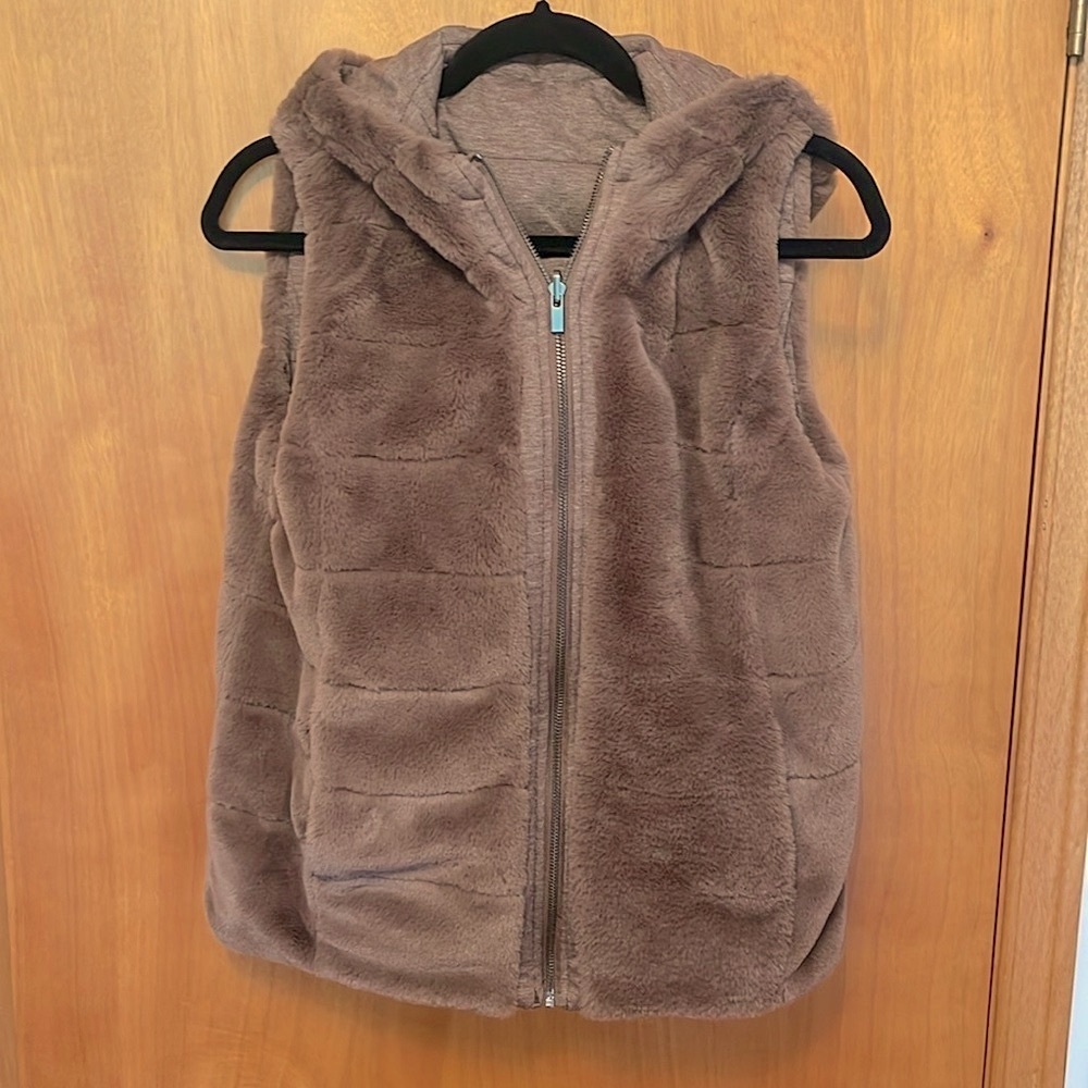 Johnston and Murphy reversible faux fur vest